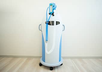 痛みに敏感な方には「笑気鎮静」を使用